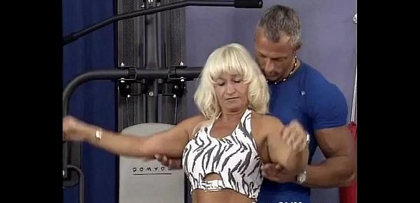  muscle mom loves hot facial